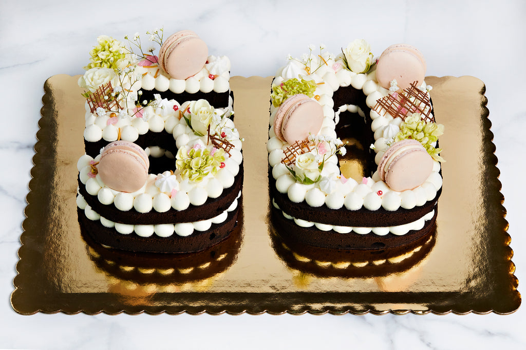 50 number cake with pink macaroons and fresh flowers